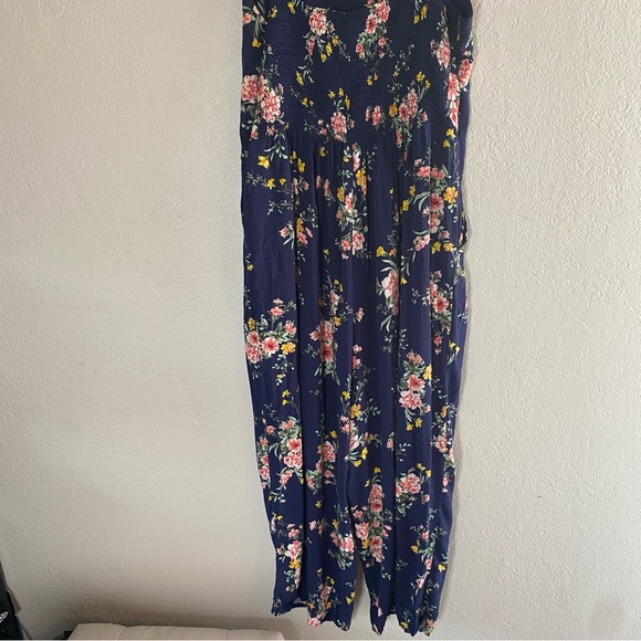 Old Navy Floral Navy Jumpsuit size L - Picture 5 of 7